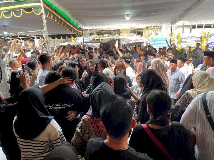 Suasana di rumah duka almarhum Renville Antonio di Jemursari Regency, Kelurahan Panjang Jiwo, Kecamatan Tenggilis Mejoyo/ist