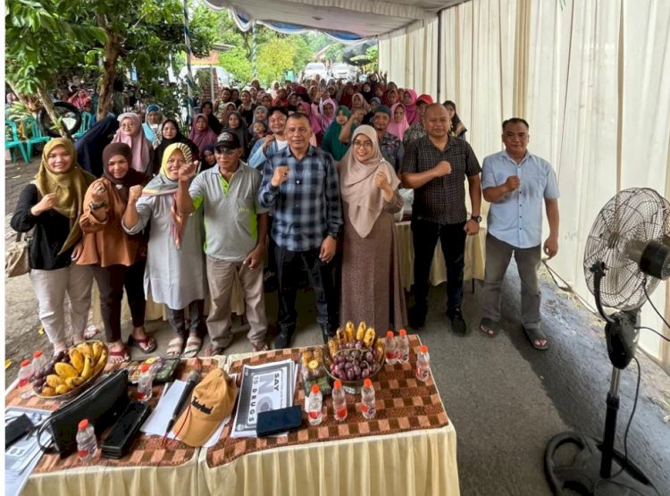 Anggota komisi A DPRD Jatim Sumardi bersama warga Mojokerto dalam Sarasehan 