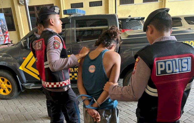 Terduga pelaku pencurian saat digiring polisi Polres Probolinggo/Ist
