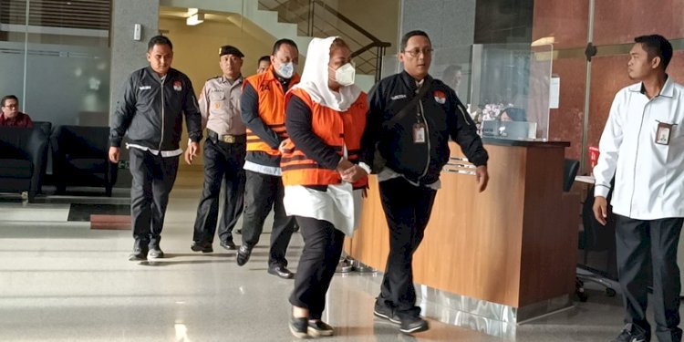 Walikota Semarang, Hevearita Gunaryanti Rahayu alias Mbak Ita dan suaminya, Alwin Basri resmi ditahan KPK usai menjalani pemeriksaan di Gedung Merah Putih KPK, Jakarta/RMOL