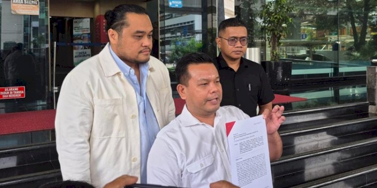 Kuasa hukum Hasto Kristiyanto usai melaporkan penyidik KPK/RMOL
