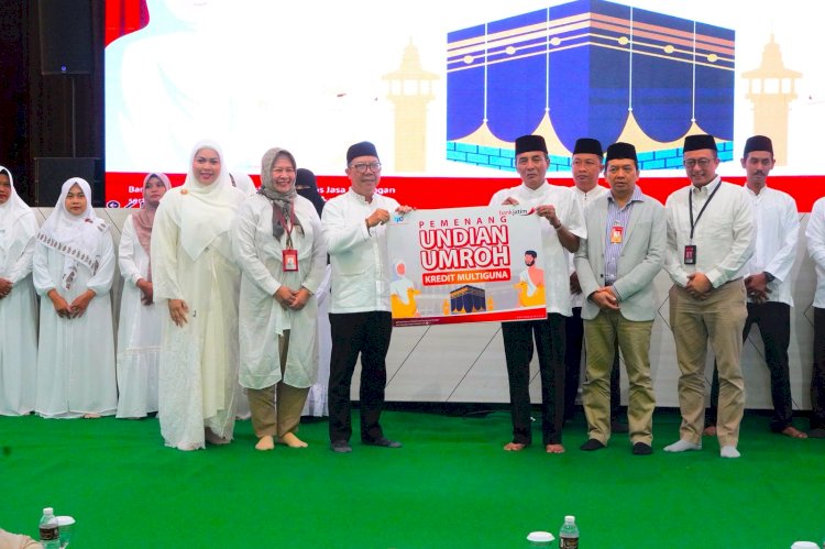 bankjatim secara resmi telah melakukan pelepasan jama’ah umrah pemenang undian/Ist