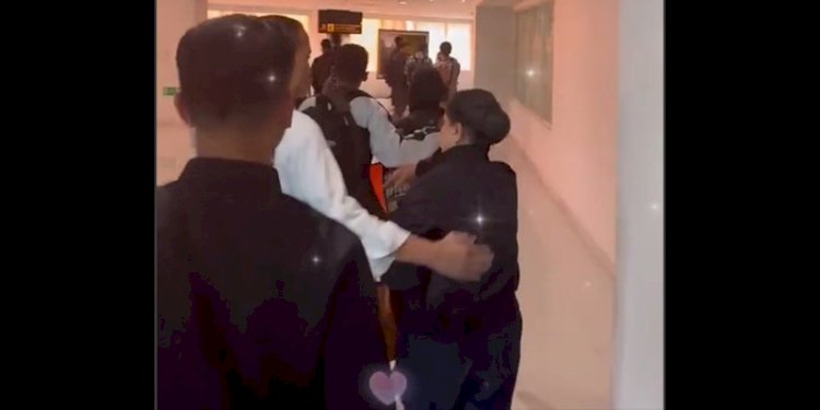 Tangkapan layar saat Iriana enggan dipeluk Jokowi/Repro
