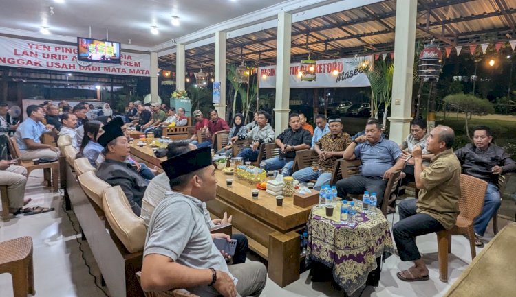 Rapat relawan Harmonis pada Rabu malam/RMOLJatim