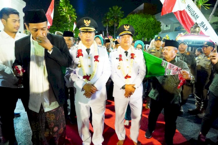 Bupati Madiun dan Wakilnya usai dilantik Presiden Prabowo saat masuki Pendopo muda Graha/Ist