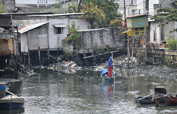 Teks foto: Kondisi Sungai Kalianak/RMOLJatim
