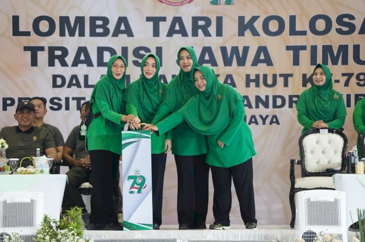 Pembukaan lomba tari kolosal yang dipusatkan di GOR Hayam Wuruk Makodam V/Brawijaya, Surabaya/ist