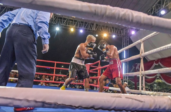 Teks foto: Ajang tinju “Surabaya Big Fight” di SBEC/ist