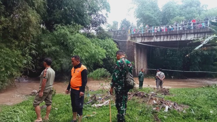 Tim SAR gabungan terus berupaya mencari korban dibantu warga setempat dari TKP hilangnya korban hingga sungai Bondoyudo/Ist
