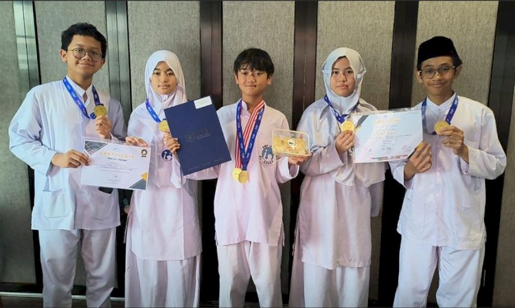 5 Siswa SMPIA 13 Surabaya/RMOLJatim