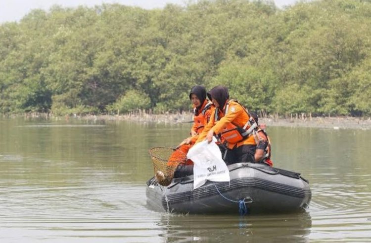 Aksi bersih Mangrove di KRM Gunung Anyar/ist