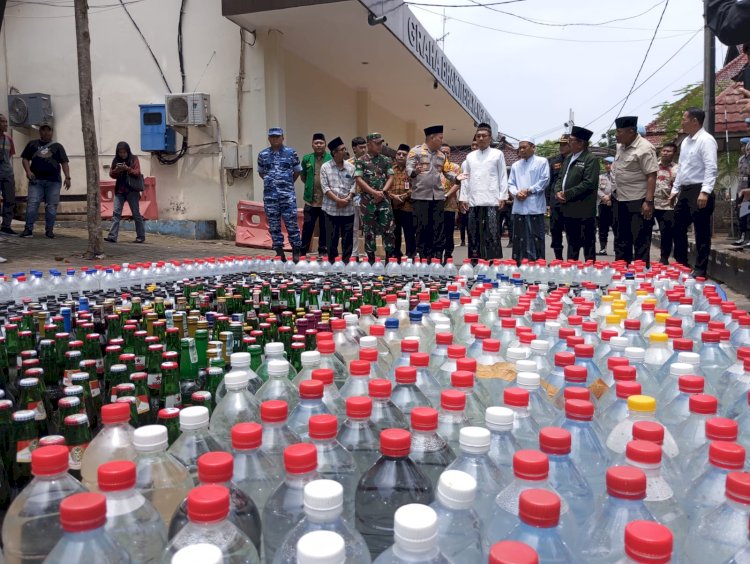 Poto - Pemusnahan barang bukti  miras Pekat Semeru 2025