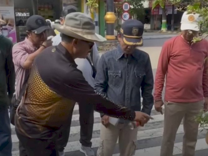  Wali Kota Madiun Maidi saat di jalan nol kilometer /istimewa.