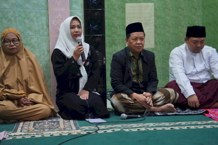Wali Kota Mojokerto Ning Ita bersama Wawali Cak Sandi Safari Ramadan 1446 H di Musala Waqaf Al-Hikmah, Penarip, Kranggan  /ist   