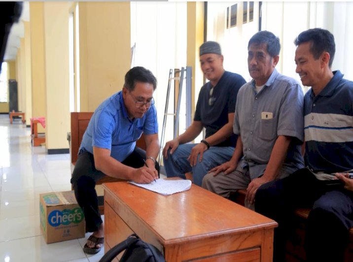 Sejumlah warga saat laporan ke Polres Madiun Kota /istt