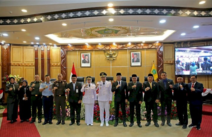 Teks foto: Wali Kota Eri saat menghadiri rapat paripurna di DPRD Kabupaten Sidoarjo/RMOLJatim