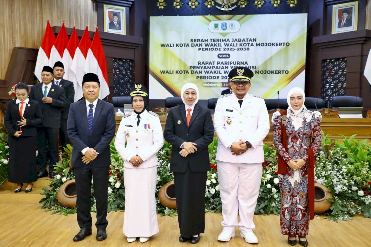 Foto bersama wali kota dan wawali bersama Gubernur Jatim Khofifah  /ist