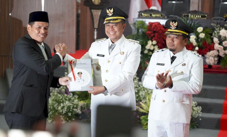 KH Abdul Hamid Wahid dan As'ad Yahya Syafi'i serah terima jabatan/RMOLJatim