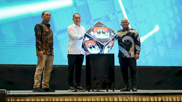 Teks foto: Wali Kota Eri saat peluncuran Munas APEKSI ke VII dan ICE/RMOLJatim