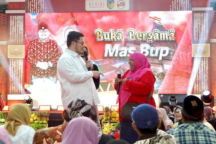Bupati Kediri beri bantuan tukang pijat/Ist