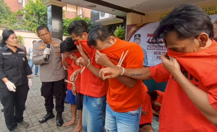 pegawa Fozen Food di Surabaya yang tertangkap / ist