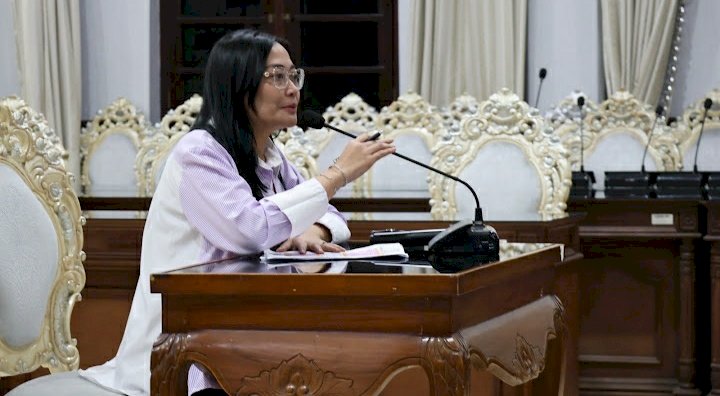 Kepala BPSDA Surabaya, Vykka Anggradevi Kusuma memaparkan proposal visi-misi inovasi di ruang sidang wali kota/RMOLJatim
