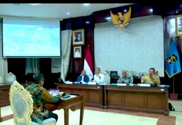 Teks foto: Irvan Wahyudradjat paparan inovasi pejabat struktural di Ruang Sidang Wali Kota Surabaya/RMOLJatim