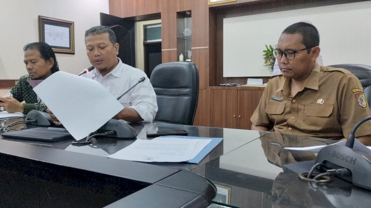  ketua Bapemperda DPRD Jember, Hanan Kukuh Ratmono, saat membacakan persetujuan usulan 2  Raperda dan menolak 1 Raperda usulan Bupati 