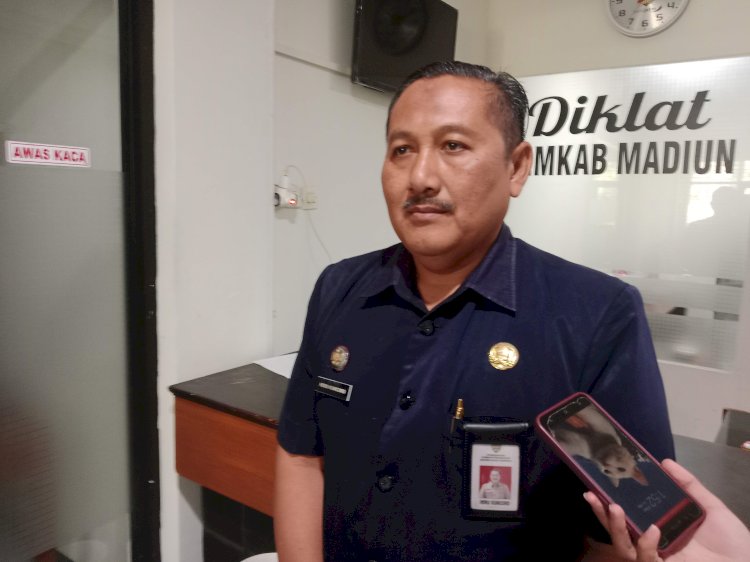 Keterangan foto : kepala Badan kepegawaian dan pengembangan sumber daya manusia (BKPSDM) Heru Kuncoro   