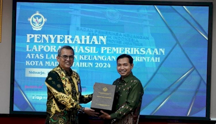 Wakil Wali Kota Madiun F Bagus Panuntun saat mewakili Wali Kota menerima predikat WTP ke delapan kalinya dari BPK Provinsi Jatim/ist 