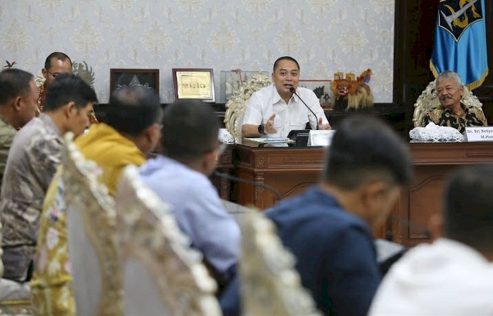 Wali Kota Eri memberikan pengarahan kepada seluruh camat/RMOLJatim