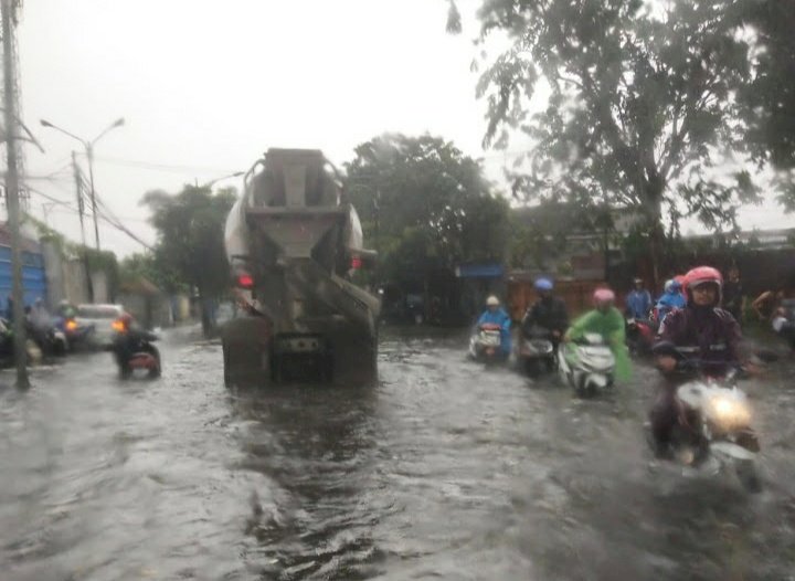 Teks Foto:Banjir di Surabaya Baray,/RMOLJatim