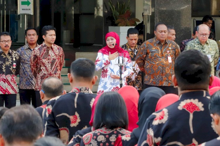 Khofifah meminpin apel pagi/ist