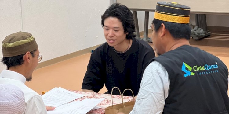 Penceramah Sugimoto Sensei membimbing warga Jepang masuk Islam/Ist