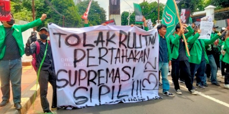 Mahasiswa berunjuk rasa menolak pengesahan RUU TNI/Ist