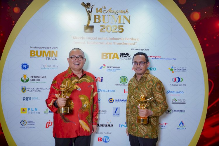 Direktur Utama PT SIER, Didik Prasetyono menerima penghargaan Best CEO in Industrial Estate Expansion serta kategori ESG (Environmental, Social and Governance) Perusahaan Terbaik