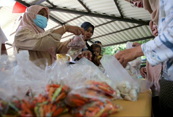 Teks foto: Suasana pasar tradisional/RMOLjatim   