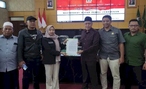 Kelompok Masyarakat Peduli Pendidikan Blitar menggelar audiensi dengan DPRD Kota Blitar/Ist