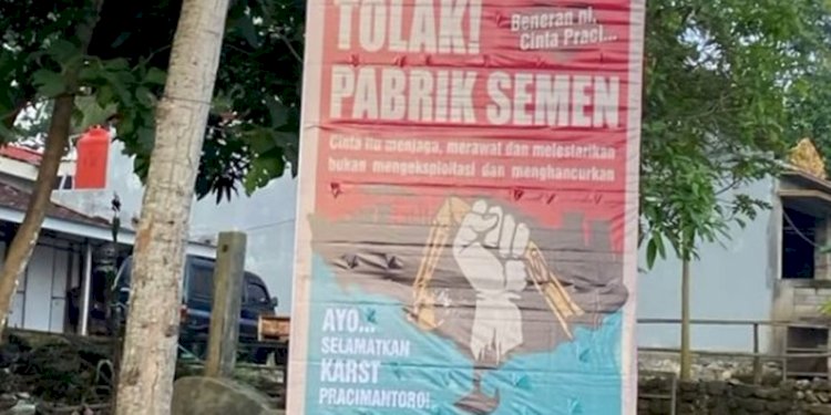 Spanduk penolakan pembangunan pabrik semen di Kecamatan Pracimantoro, Wonogiri/Ist