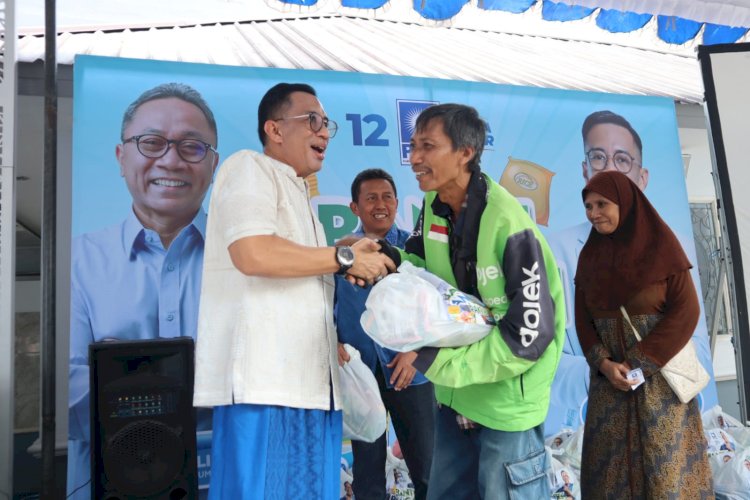 DPW PAN Jatim membagikan 1000 paket sembako kepada berbagai kelompok masyarakat. 