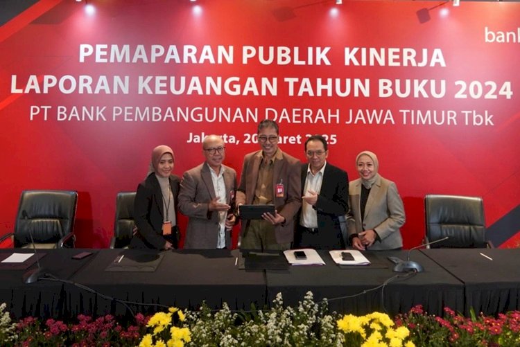 Bertempat di Jakarta, pemaparan tersebut dihadiri oleh Direktur Utama Bank Jatim Busrul Iman, Direktur Keuangan, Treasury & Global Services Bank Jatim Edi Masrianto, Direktur Bisnis Mikro, Ritel, dan Usaha Syariah Bank Jatim R. Arief Wicaksono, serta Direktur Kepatuhan Bank Jatim Umi Rodiyah.