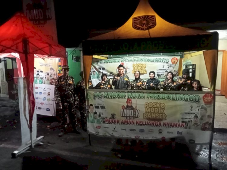 Ansor dan Banser Kota Probolinggo yang bertugas jaga Posko Mudik Lebaran/RMOLJatim