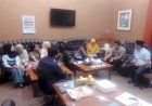 Ijazah Ditahan, Mantan Pegawai Salon Kecantikan Datangi DPRD Gresik Minta Bantuan