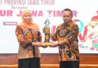 Konsisten Ciptakan Ekosistem Perekonomian Berkelanjutan Antar Daerah, Gubernur Khofifah Dinobatkan Sebagai Tokoh Ekonomi Regional dalam PWI Jatim Award 2025