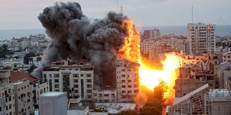 Sebuah bangunan di Gaza jadi sasaran roket pasukan Israel/Net