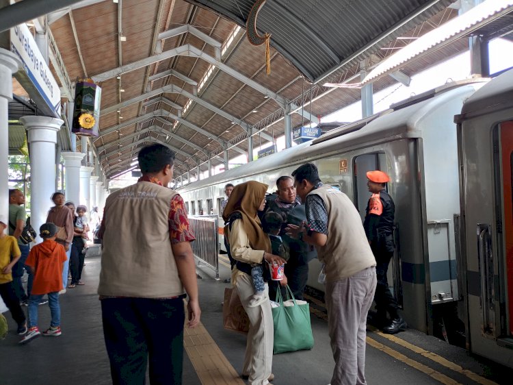 suasana stasiun di wilayah Daop 8 Surabaya/ ist 