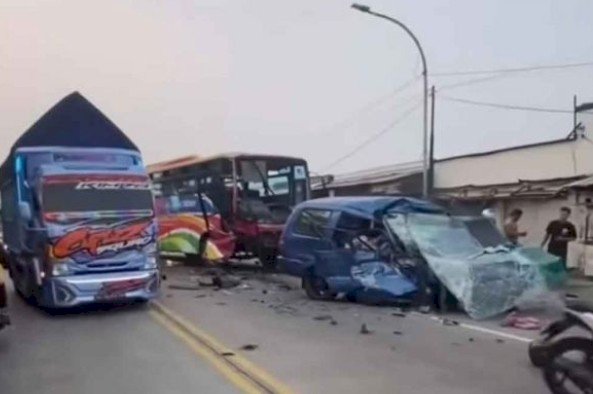 Kecelakaan minubus dan bus di Gresik/Ist