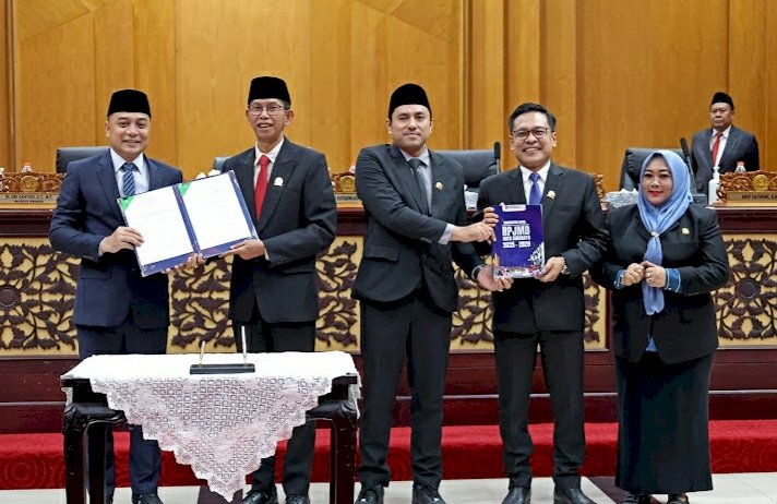 Penandatanganan dokumen Ranwal RPJMD/RMOLJatim