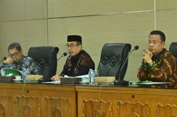 Bupati dan Wakil Bupati Madiun saat memimpin rapat di ruang rapat Eka Kapti Madiun/ist