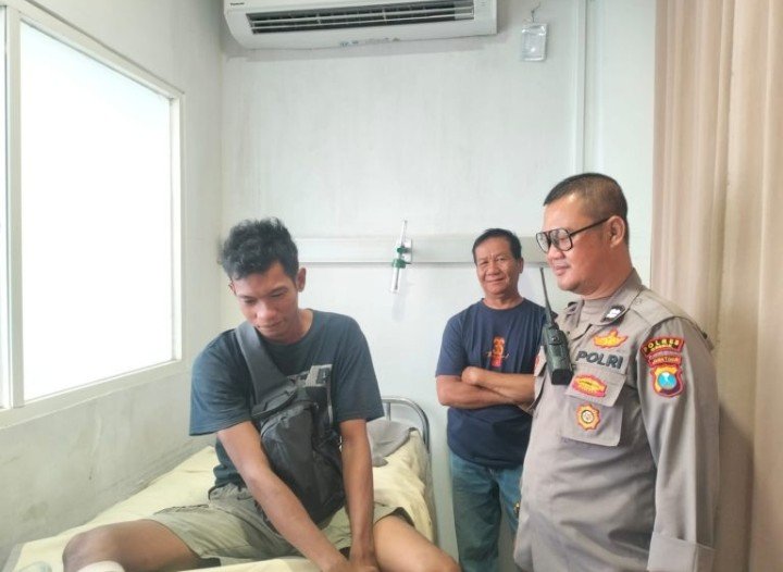 Ibnu Sandi Kurniawan seorang warga yang terkena tembakan perampok di bagian kaki/Ist
